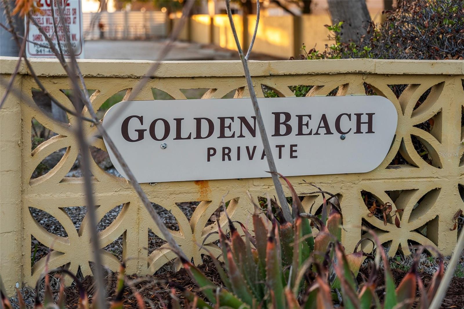 GOLDEN BEACH - Residential