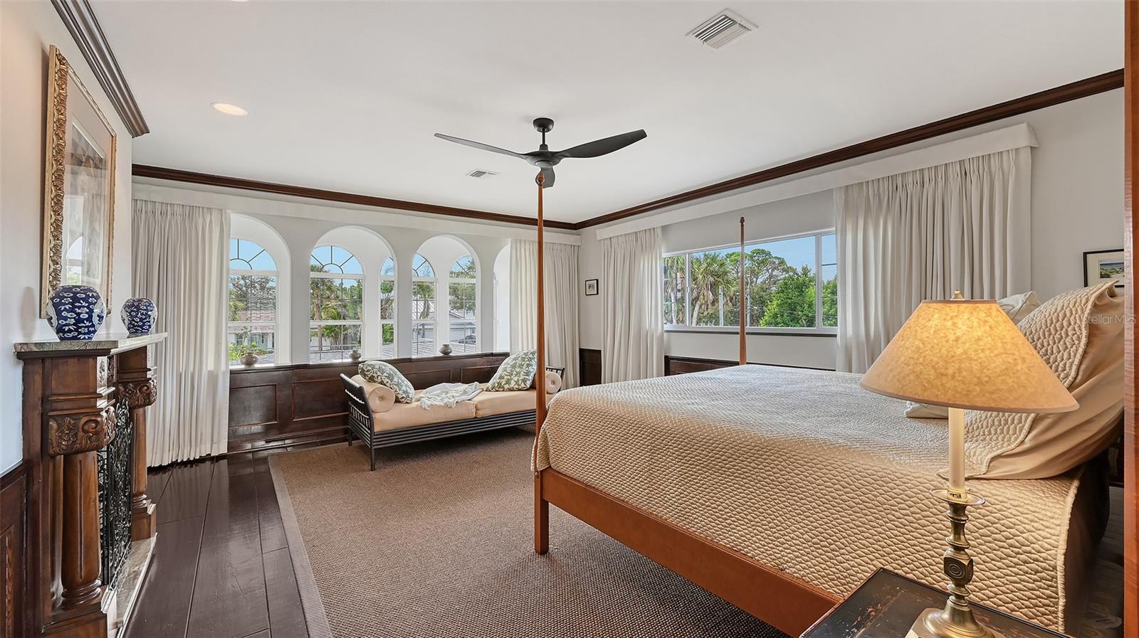 GOLDEN BEACH - Residential