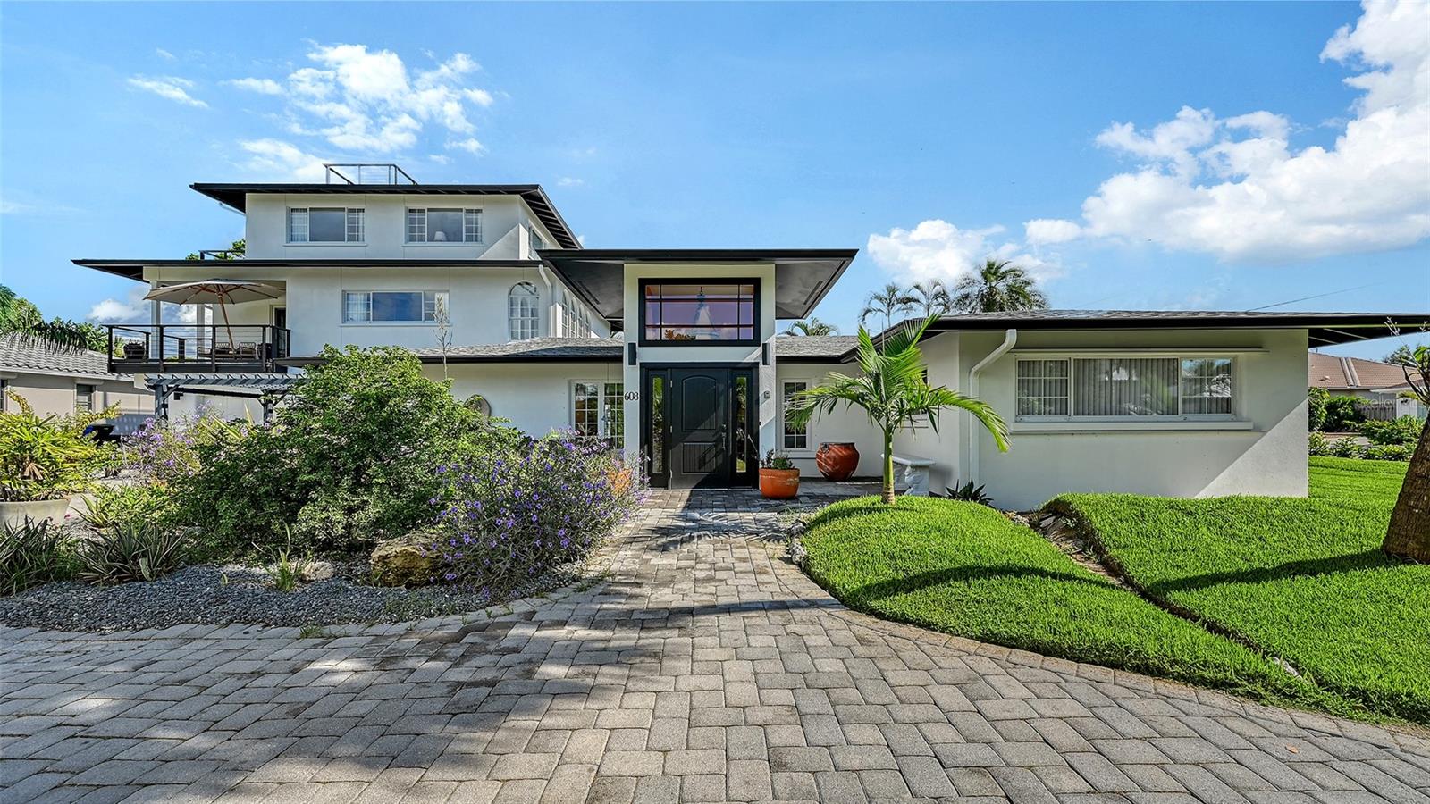 GOLDEN BEACH - Residential