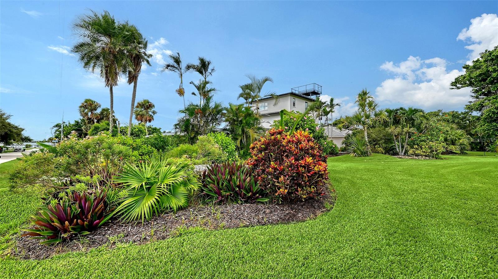 GOLDEN BEACH - Residential