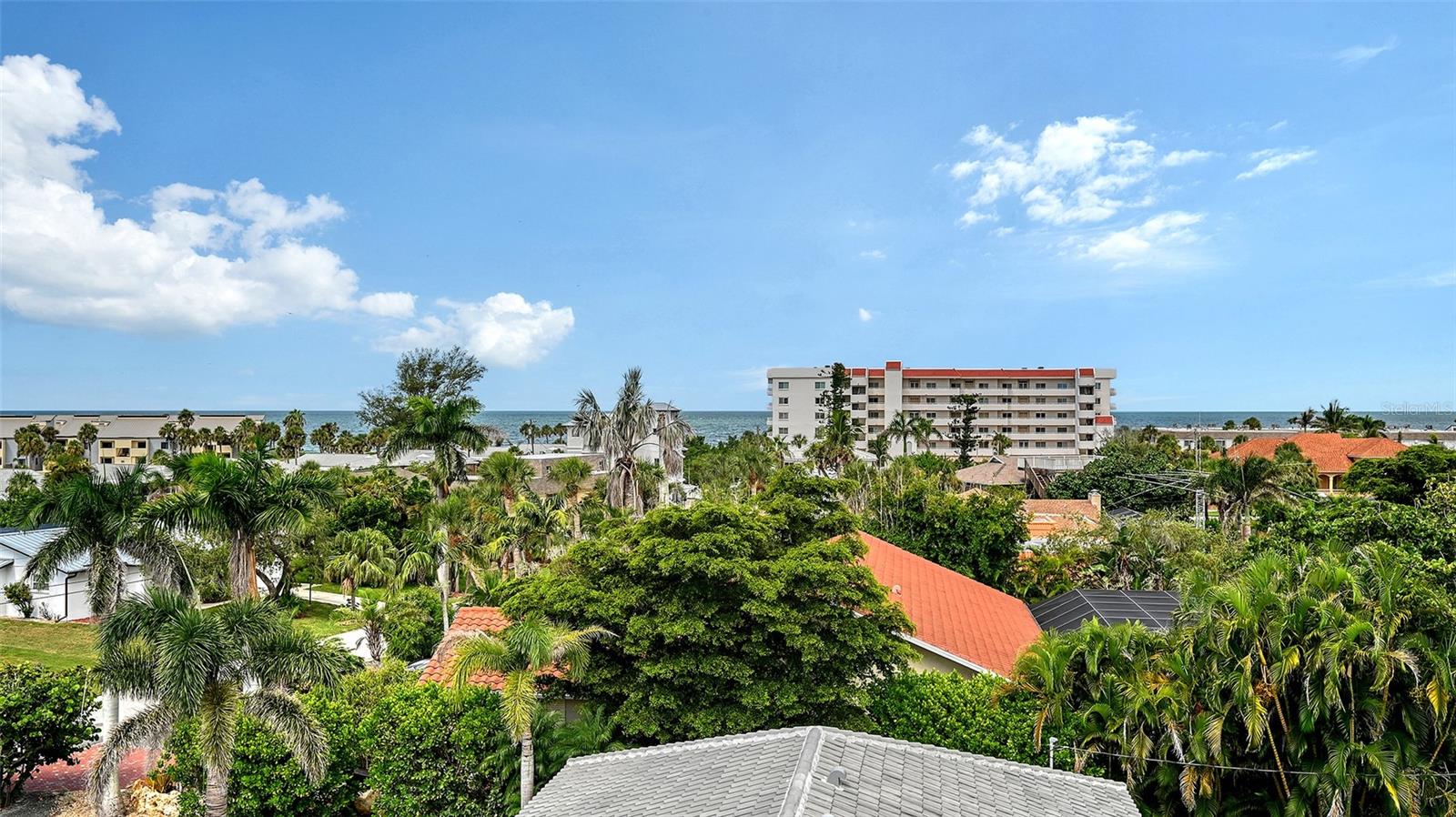 GOLDEN BEACH - Residential