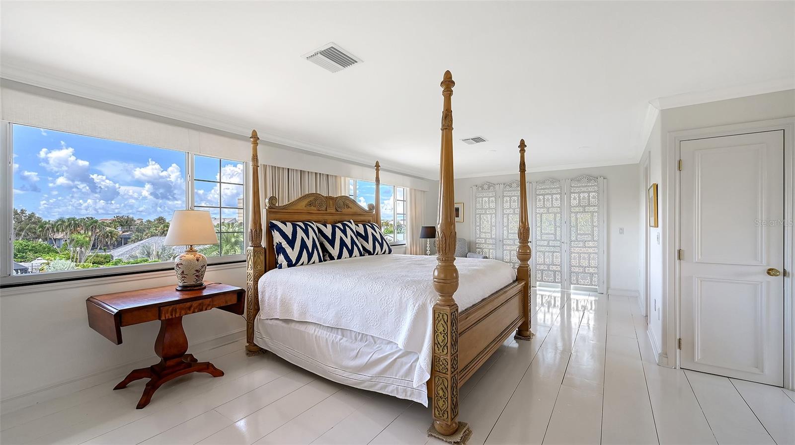 GOLDEN BEACH - Residential