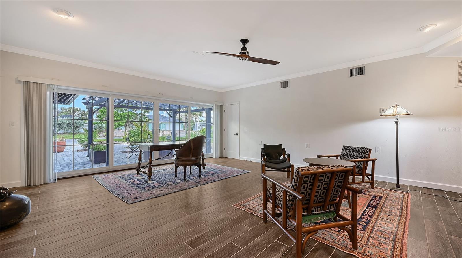 GOLDEN BEACH - Residential