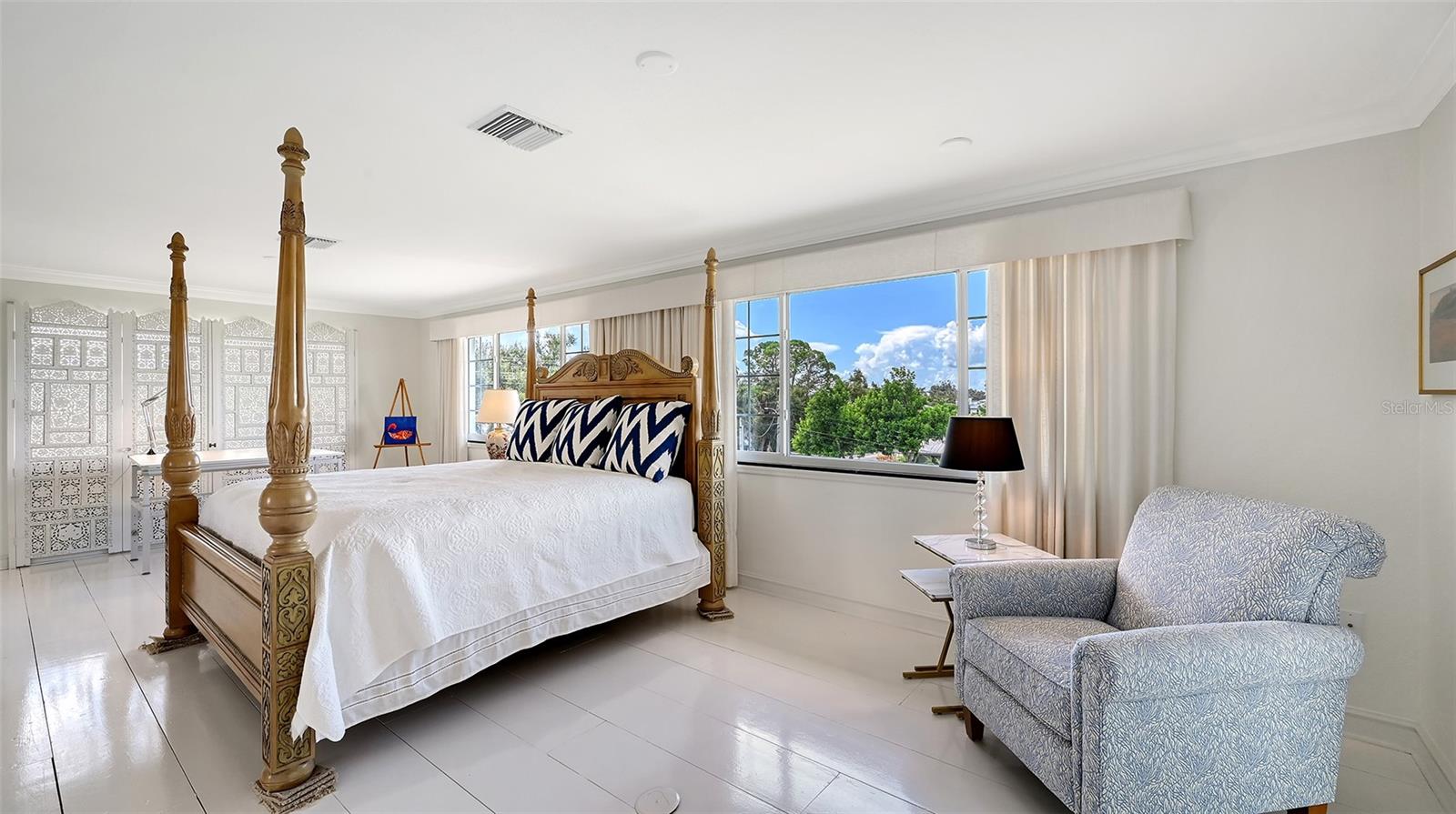 GOLDEN BEACH - Residential