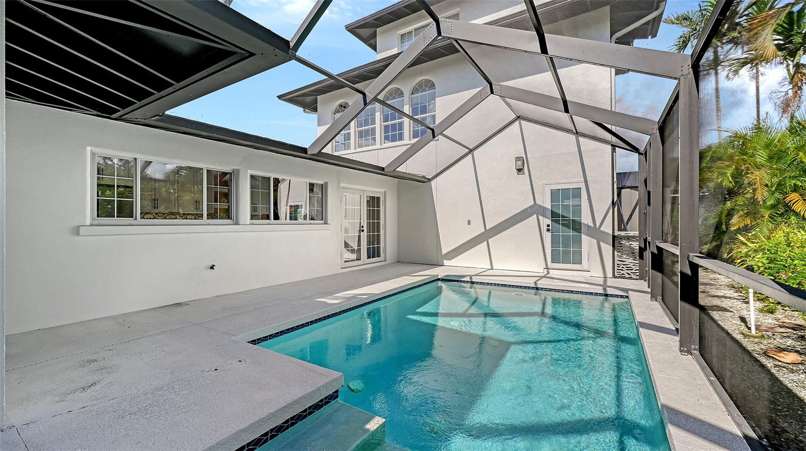 GOLDEN BEACH - Residential