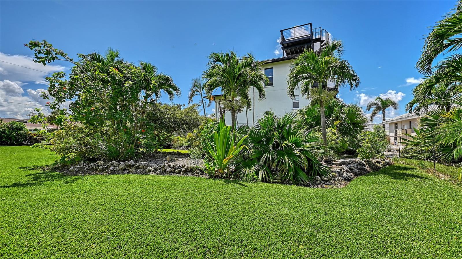 GOLDEN BEACH - Residential