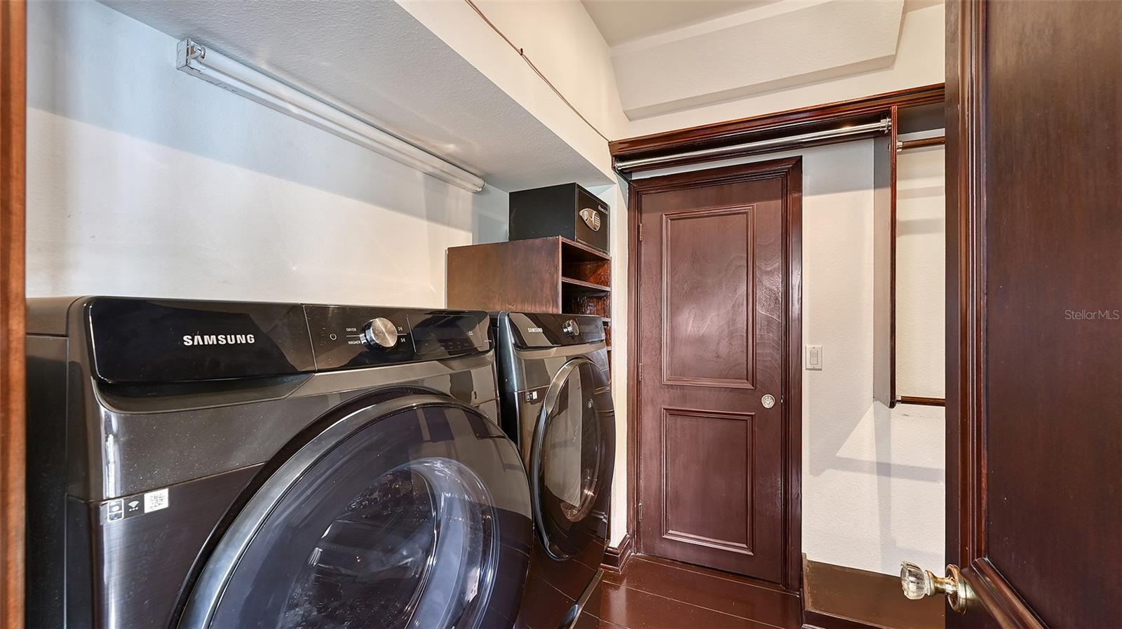 GOLDEN BEACH - Residential