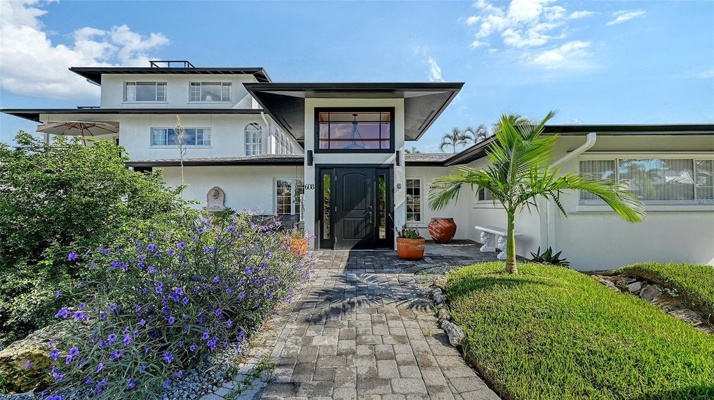 Photo of 608 Gardenia Drive, Venice, FL 34285 (MLS # D6143726)