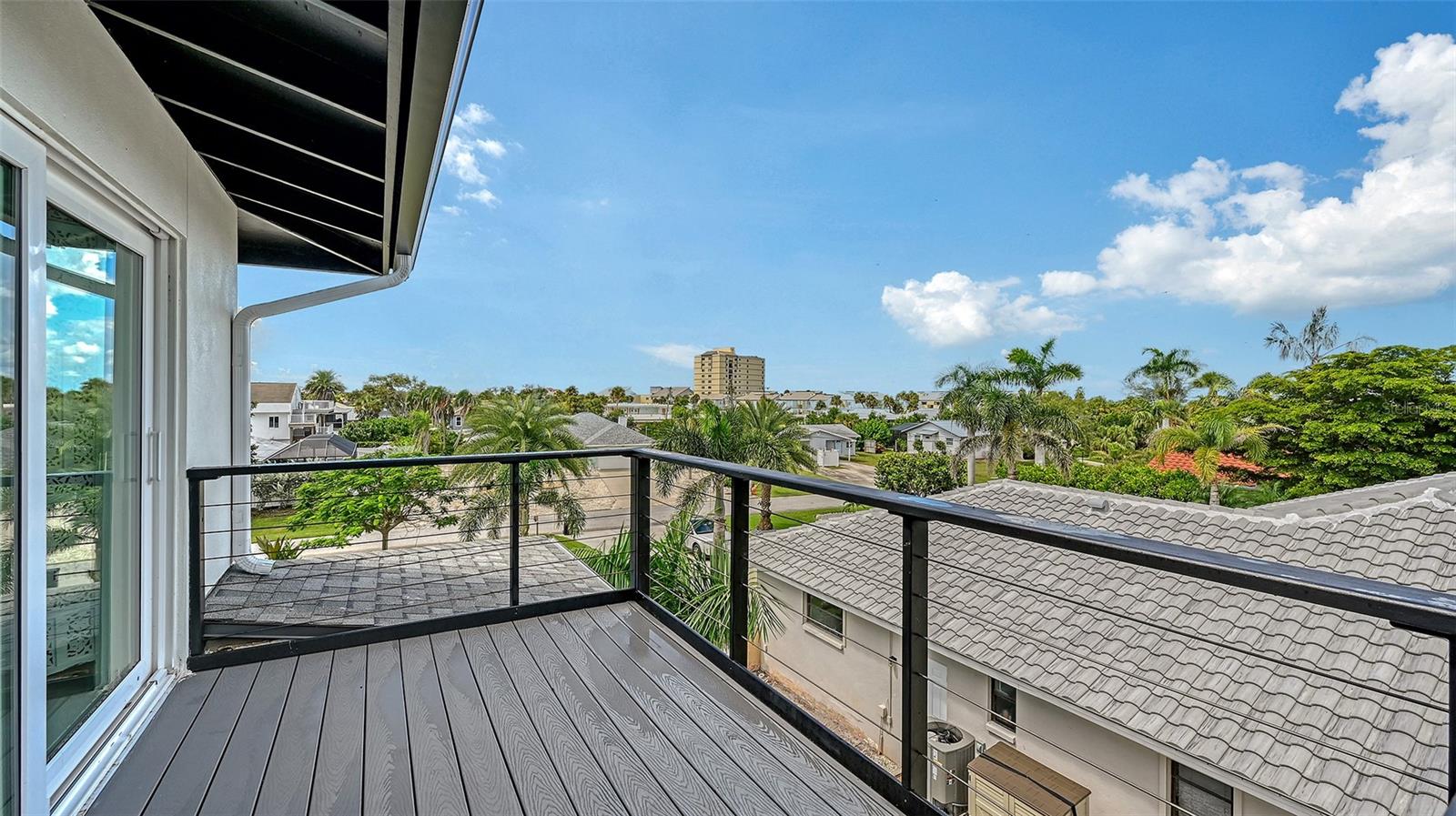 GOLDEN BEACH - Residential