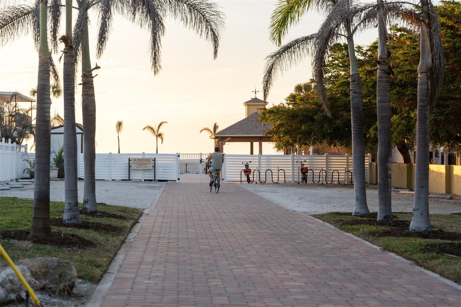 GOLDEN BEACH - Residential