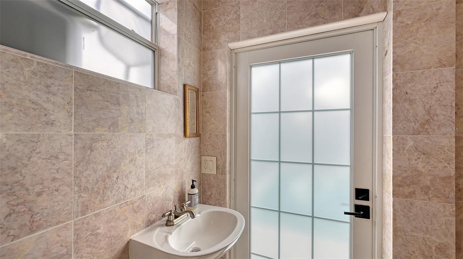 GOLDEN BEACH - Residential