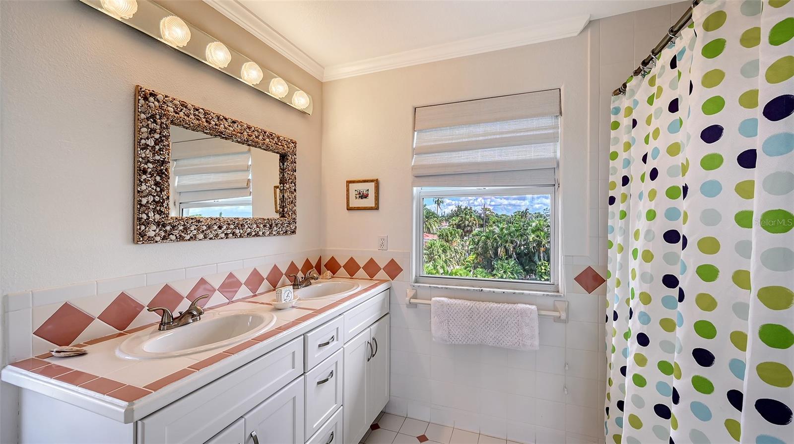 GOLDEN BEACH - Residential