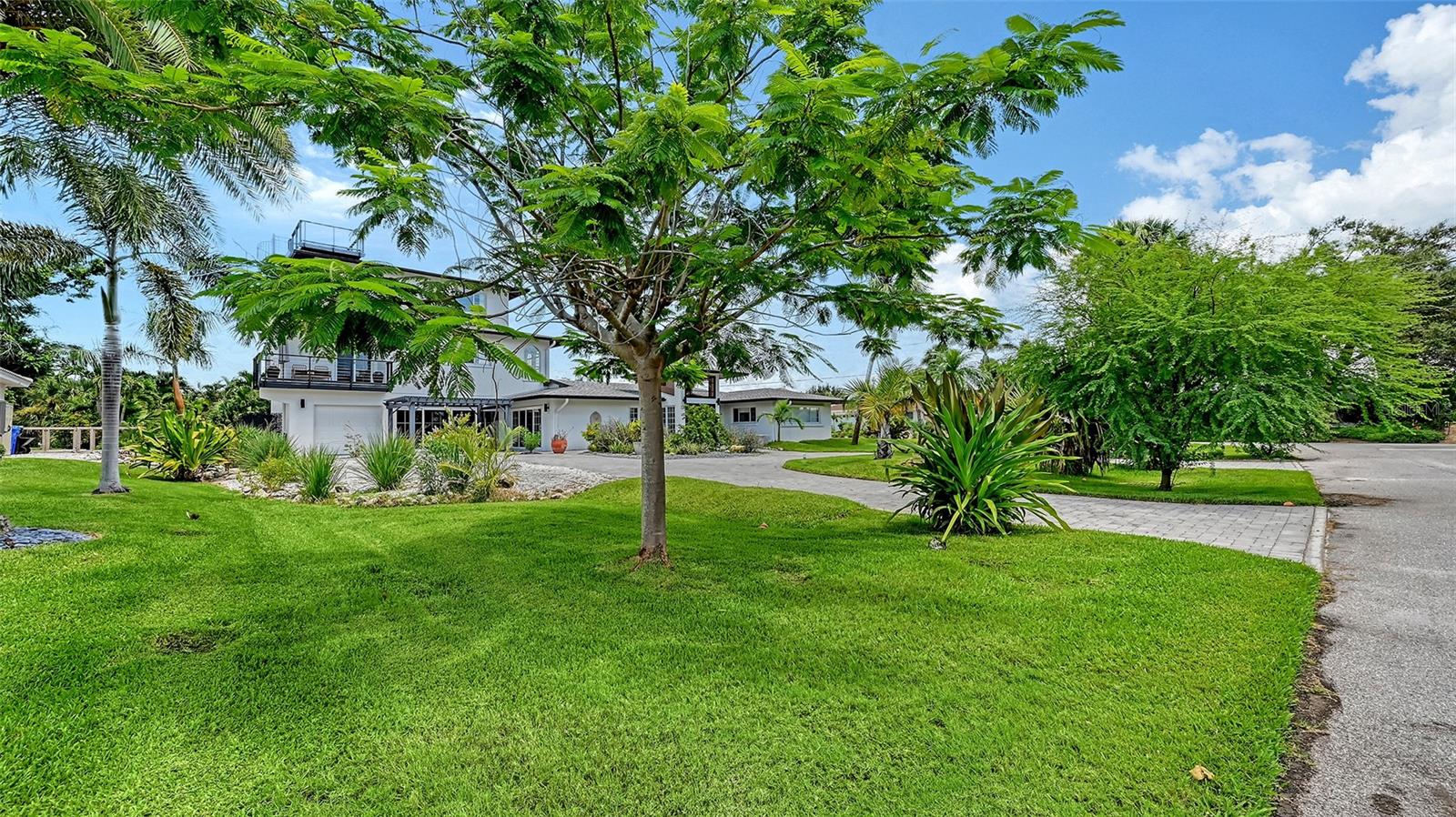 GOLDEN BEACH - Residential