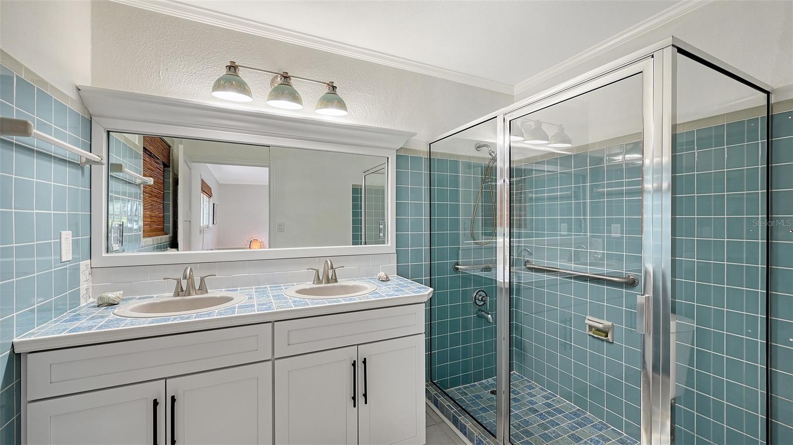 GOLDEN BEACH - Residential