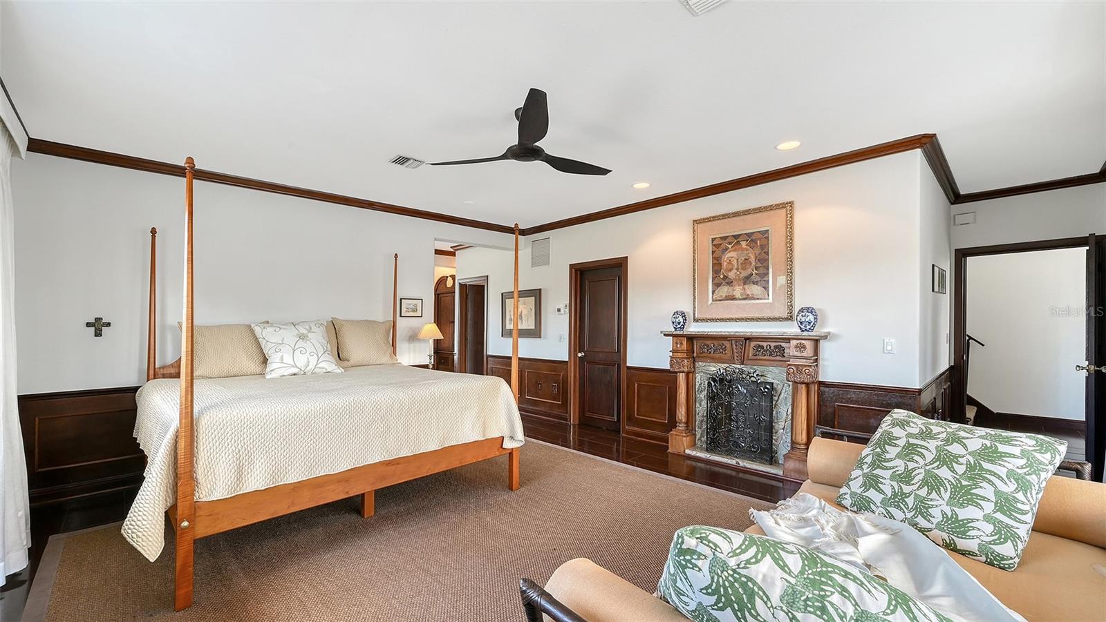 GOLDEN BEACH - Residential