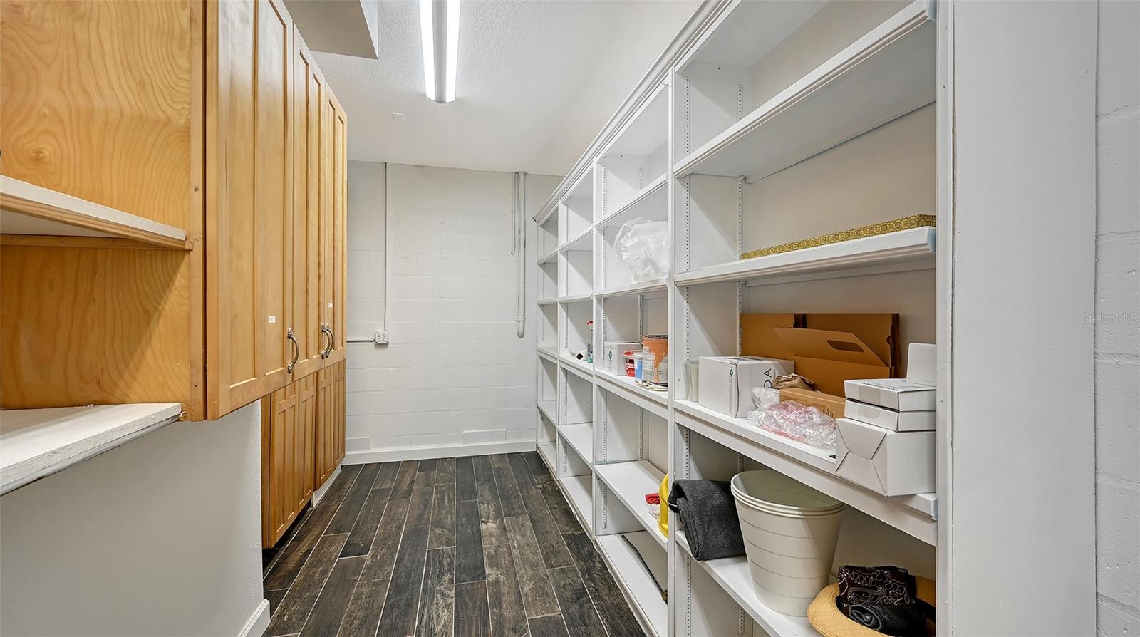 GOLDEN BEACH - Residential