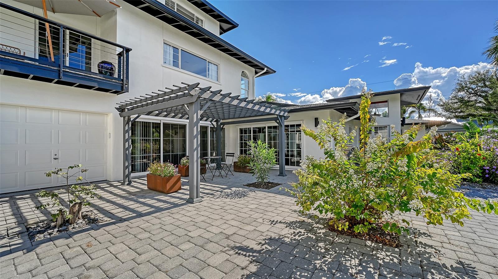 GOLDEN BEACH - Residential