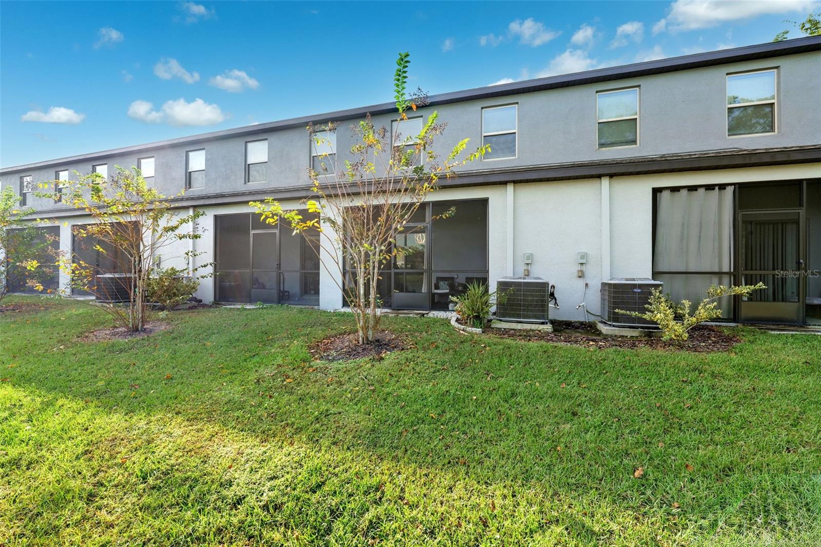 WILLOW SQUARE TWNHMS - Residential