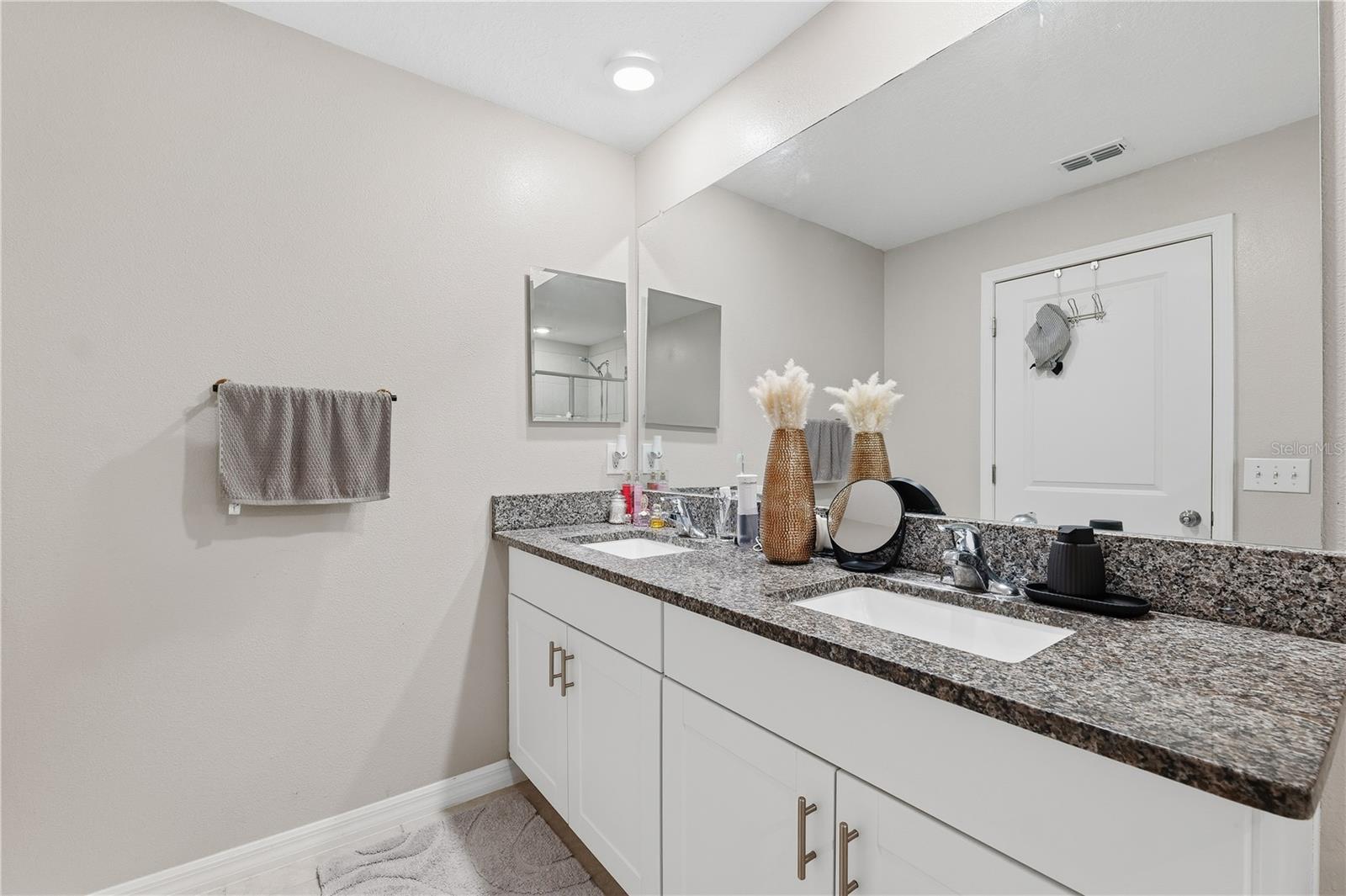 WILLOW SQUARE TWNHMS - Residential