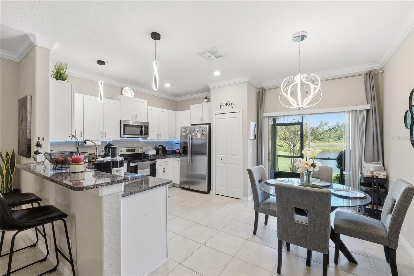 WILLOW SQUARE TWNHMS - Residential