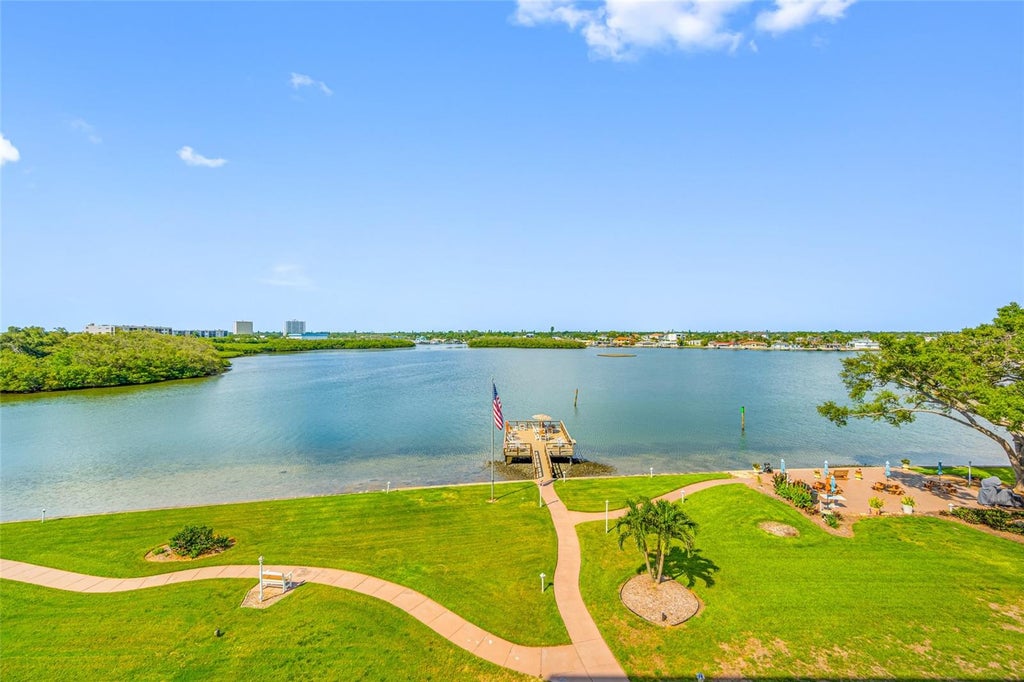Photo of 1847 Shore Drive S #509, St Petersburg, FL 33707 (MLS # TB8520277)