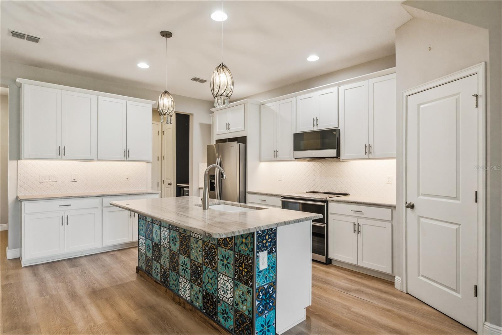 BAYSIDE TERRACE - Residential