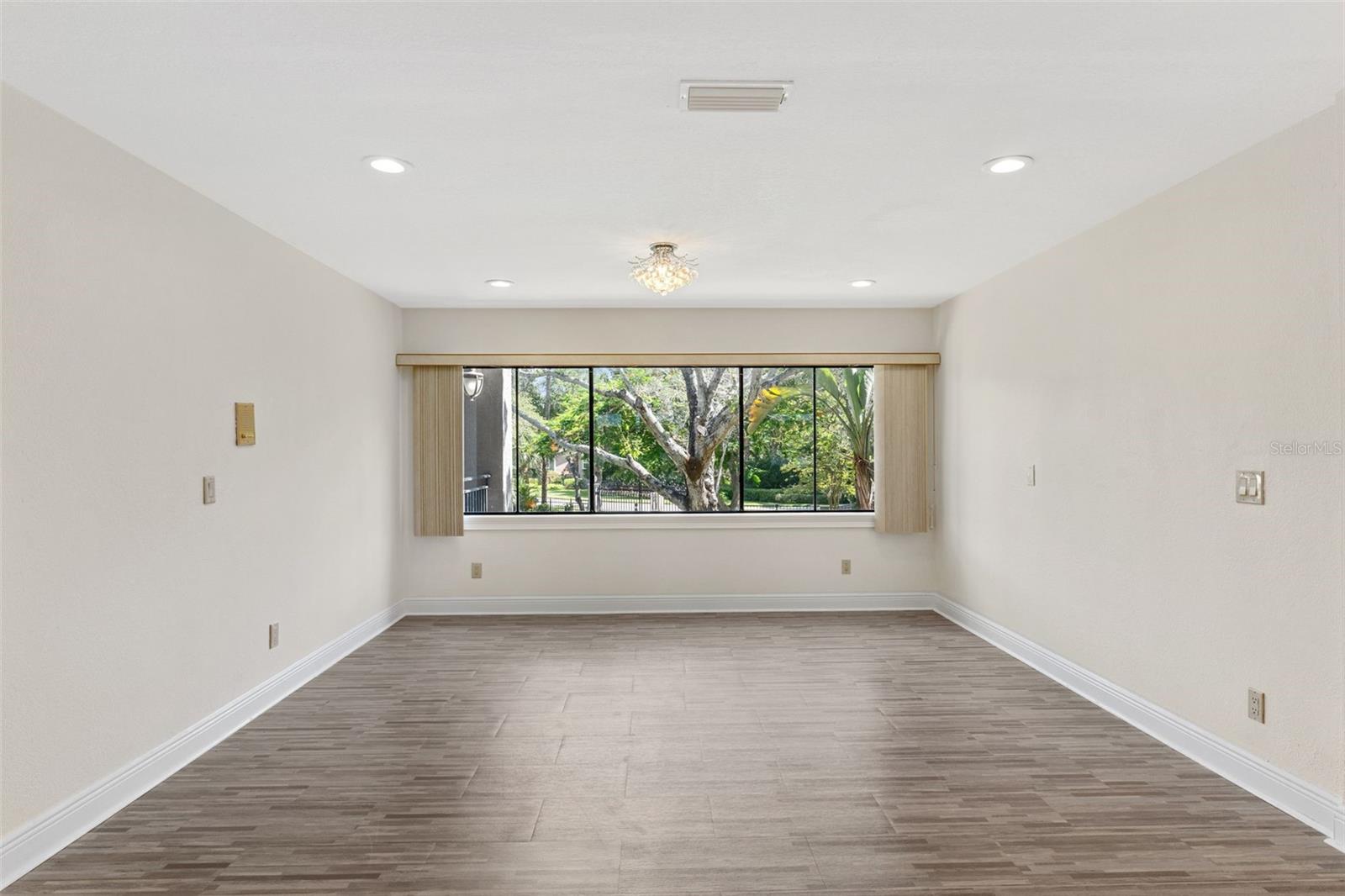 BAYWOOD PARK - Residential