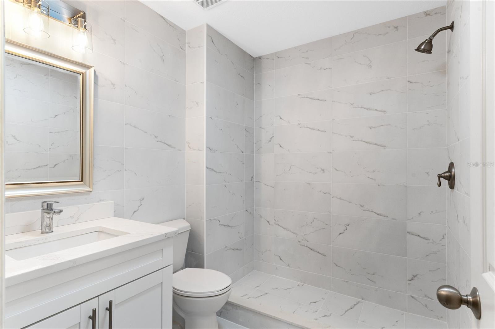 BAYWOOD PARK - Residential