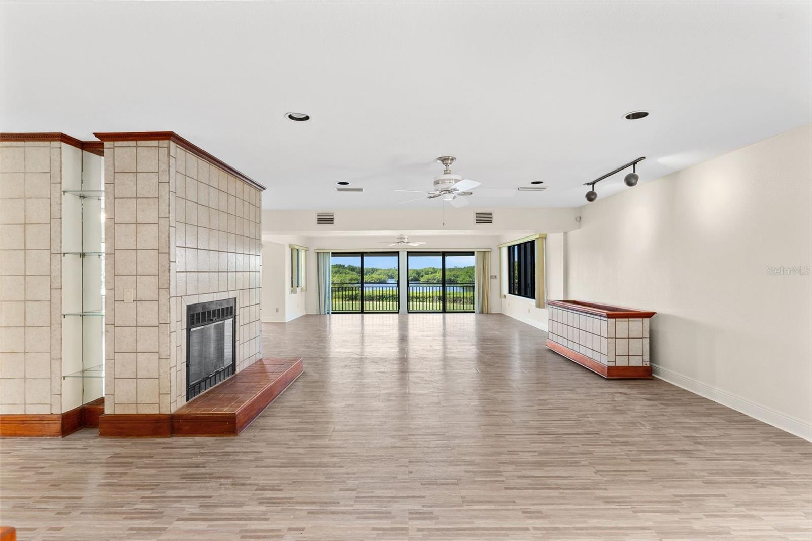 BAYWOOD PARK - Residential