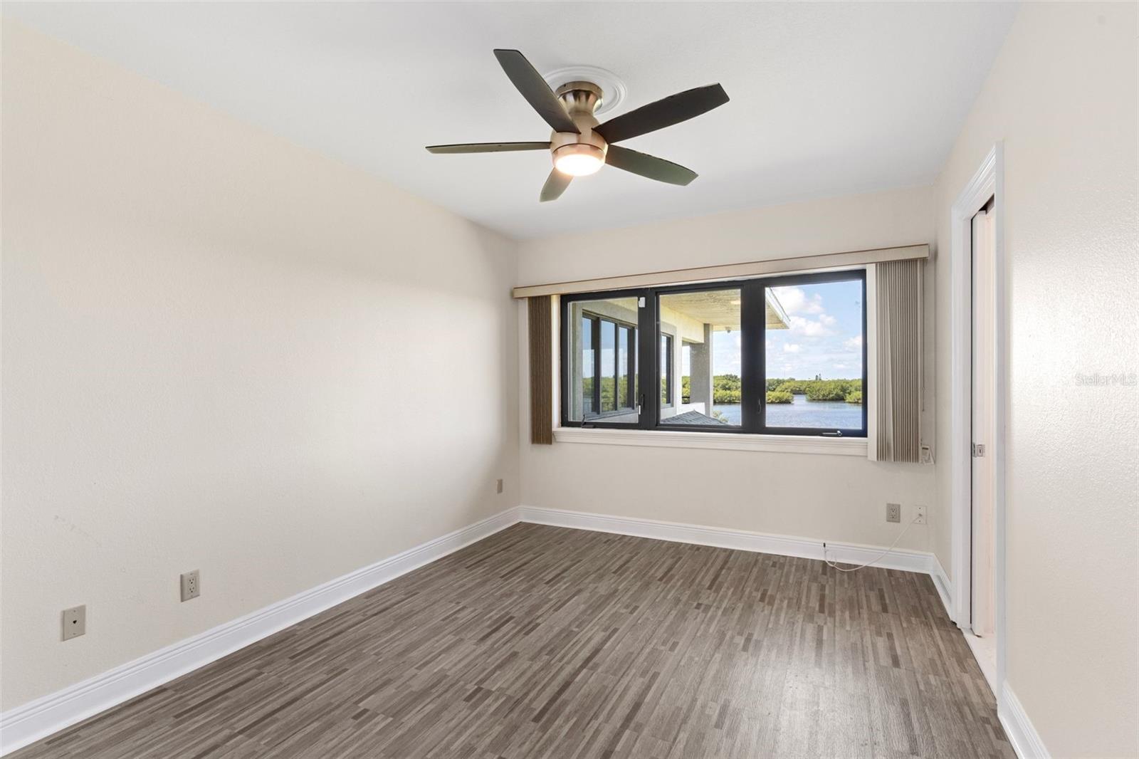 BAYWOOD PARK - Residential