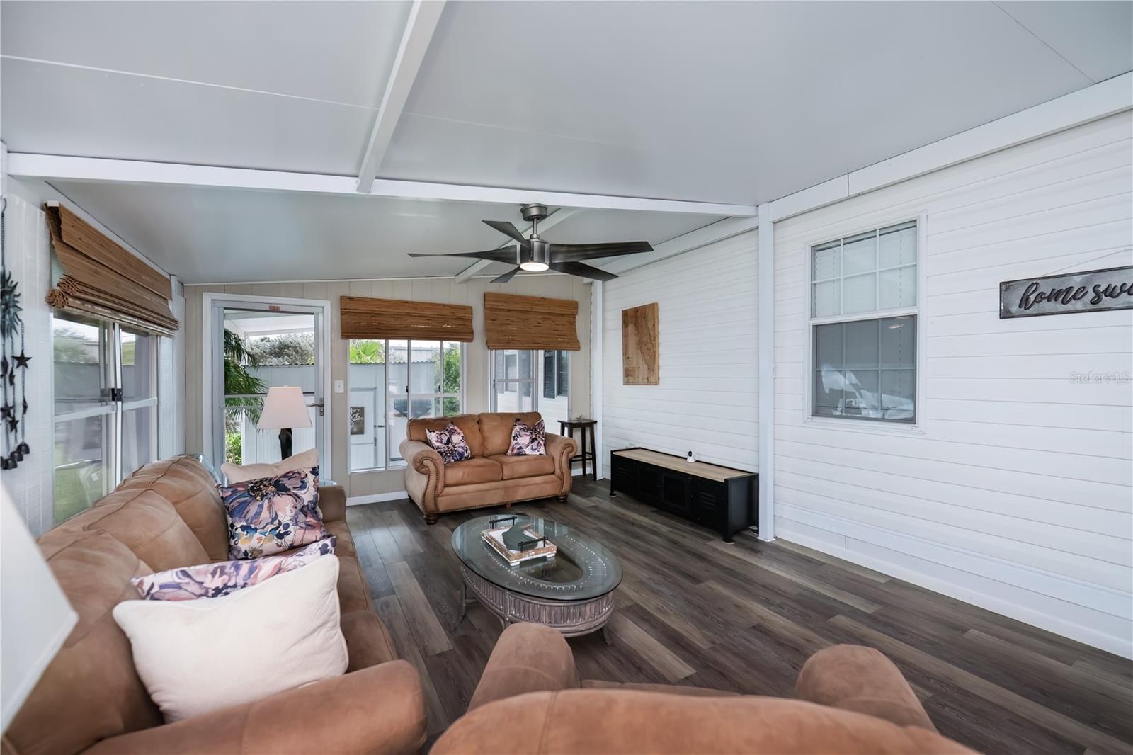 BAY PALMS MH COMMUNITY - Residential