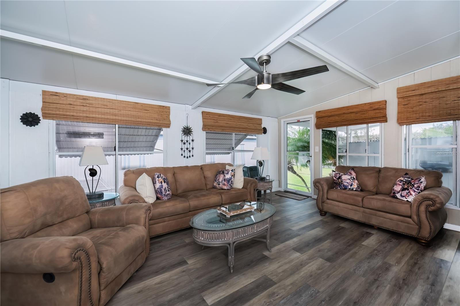 BAY PALMS MH COMMUNITY - Residential