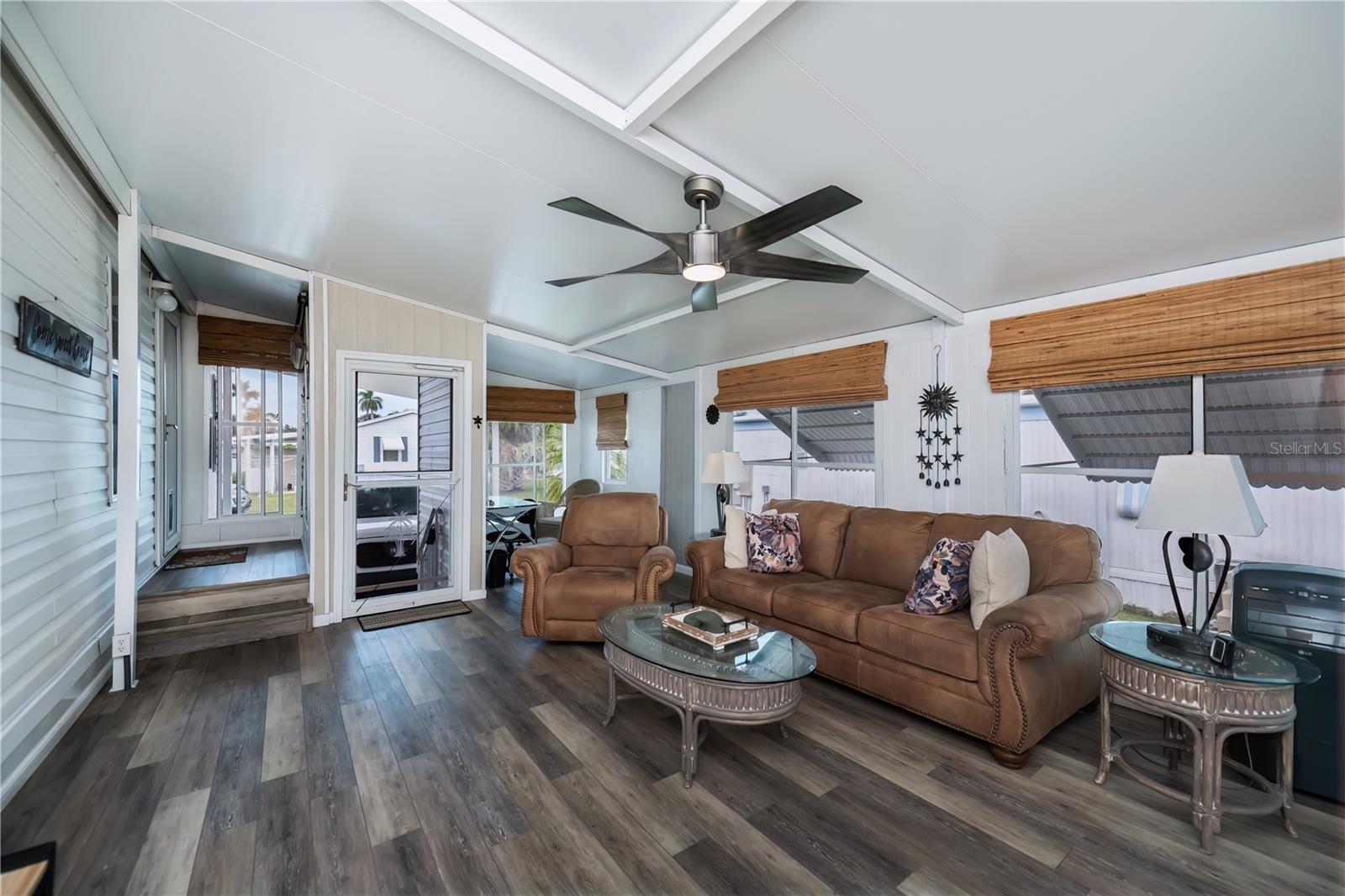 BAY PALMS MH COMMUNITY - Residential