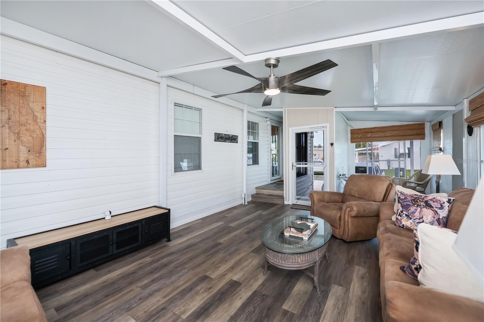 BAY PALMS MH COMMUNITY - Residential