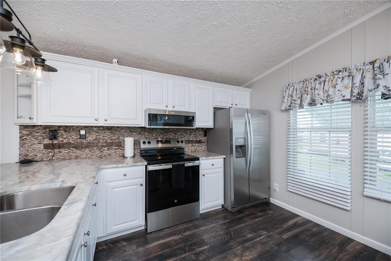 BAY PALMS MH COMMUNITY - Residential