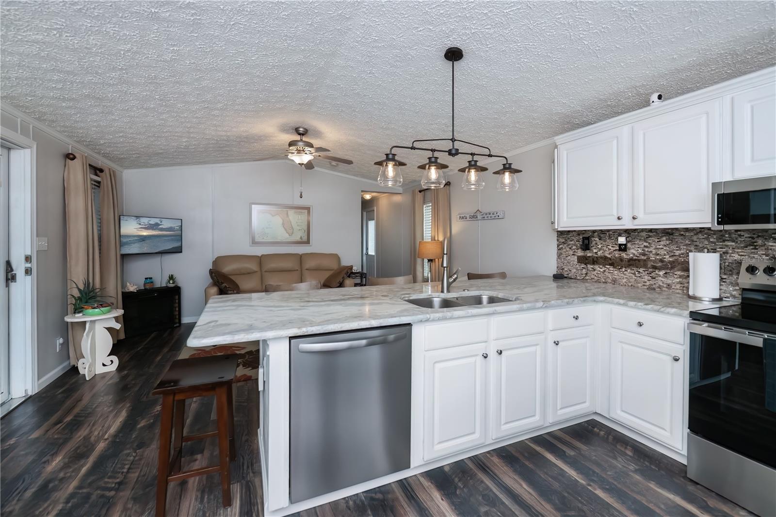 BAY PALMS MH COMMUNITY - Residential