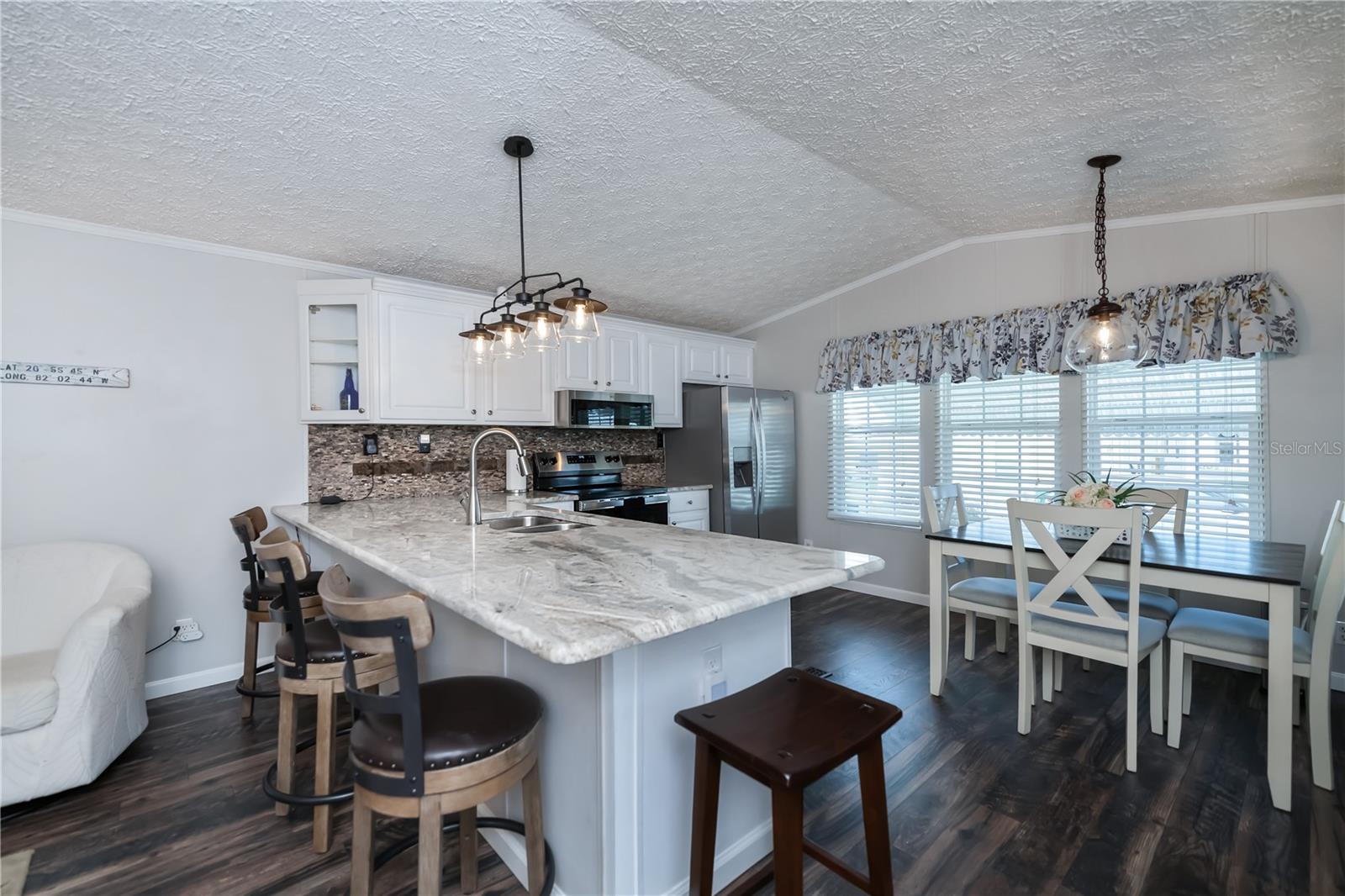 BAY PALMS MH COMMUNITY - Residential