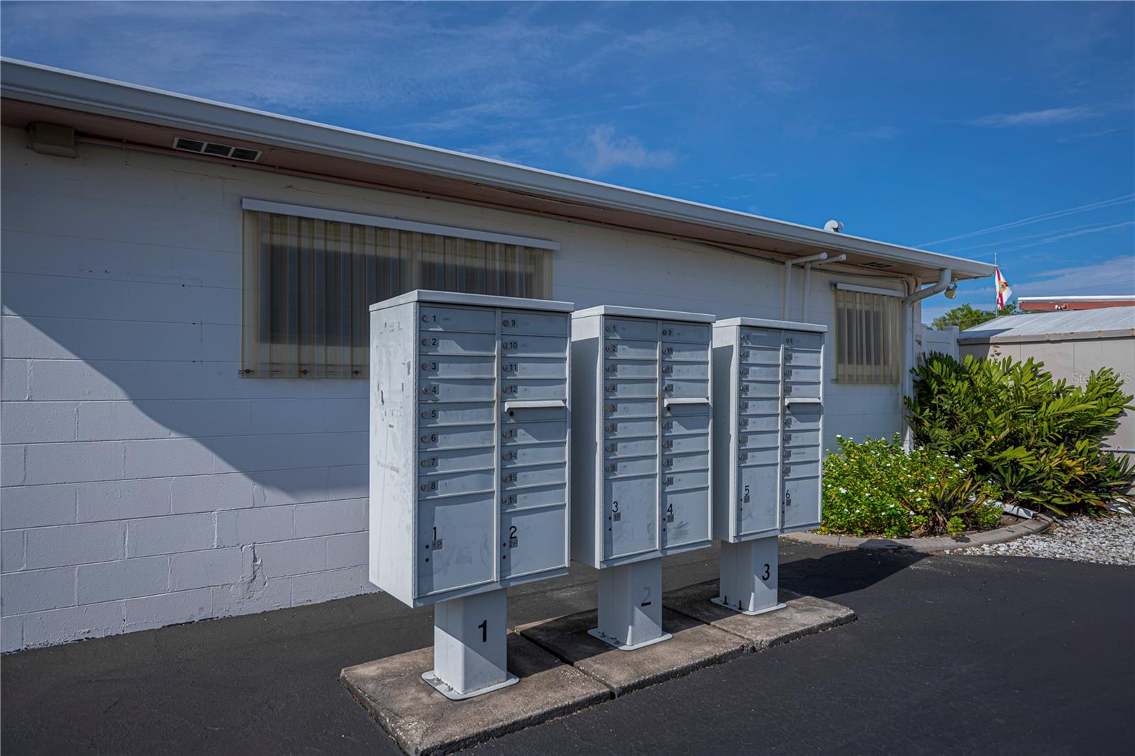 BAY PALMS MH COMMUNITY - Residential