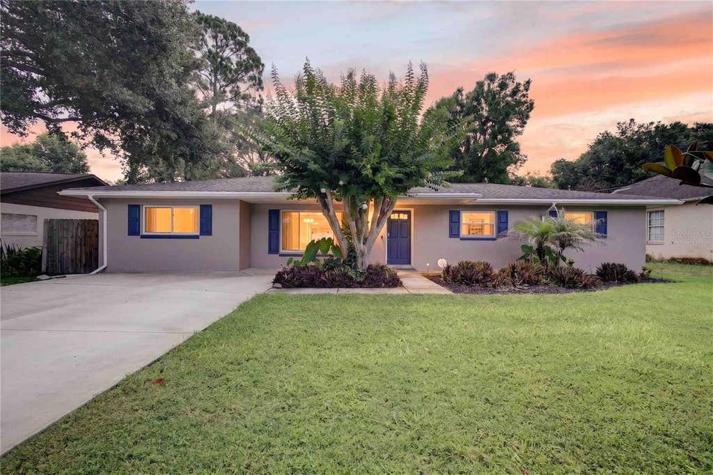 Photo of 27638 Lisa Drive, Tavares, FL 32778 (MLS # G5113419)