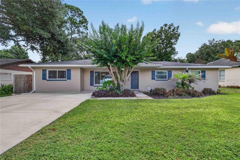 Photo of 27638 Lisa Drive, Tavares, FL 32778 (MLS # G5113419)