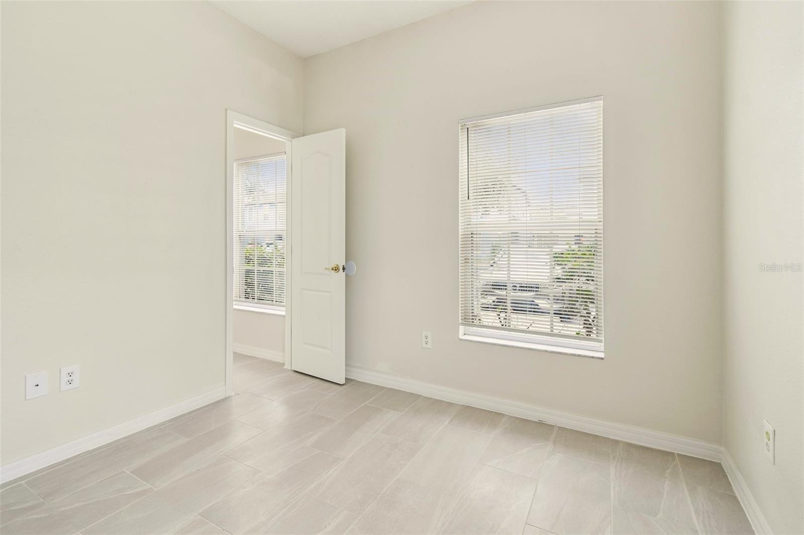 KINGS LAKE TWNHMS - Residential