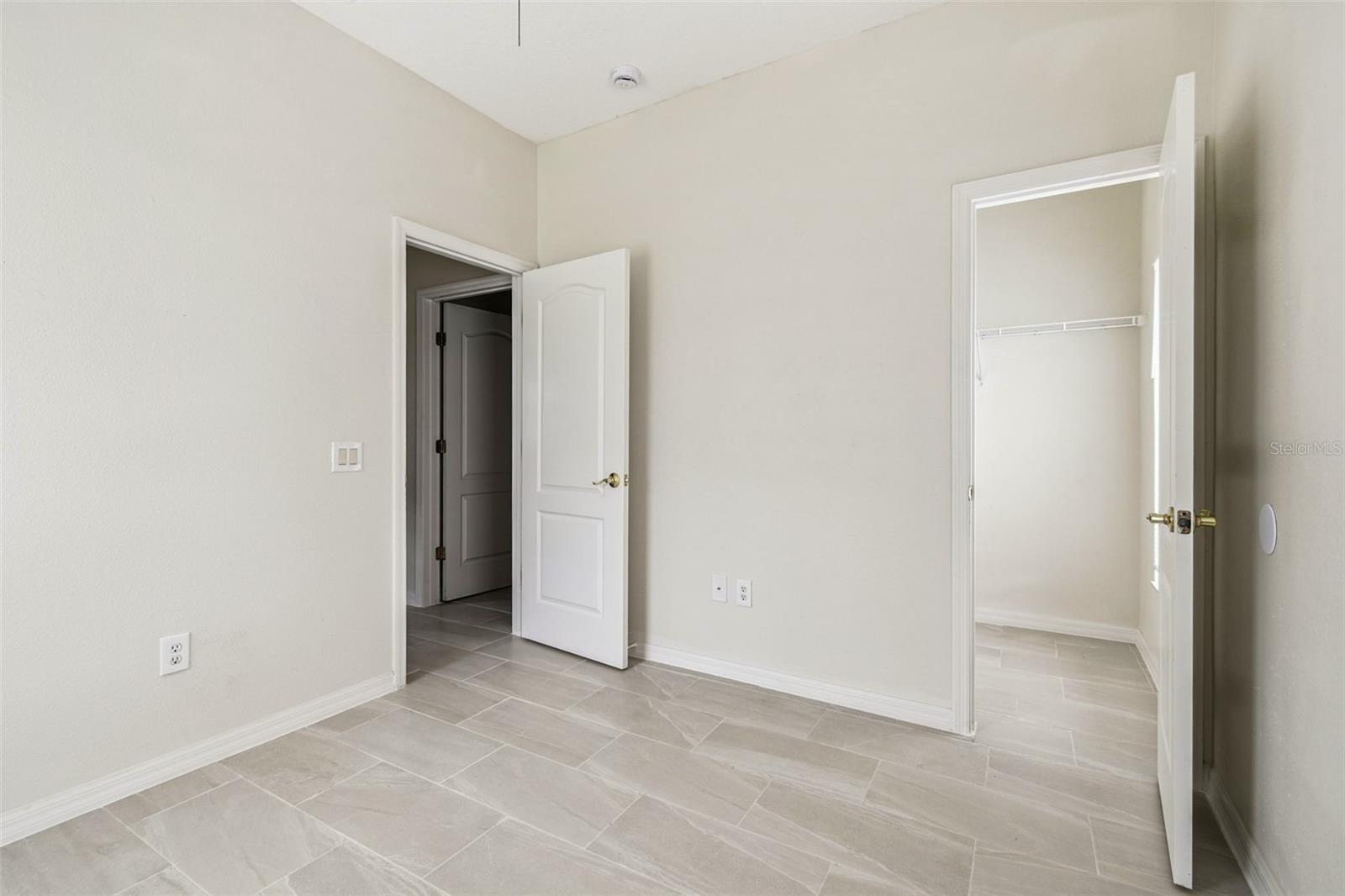 KINGS LAKE TWNHMS - Residential