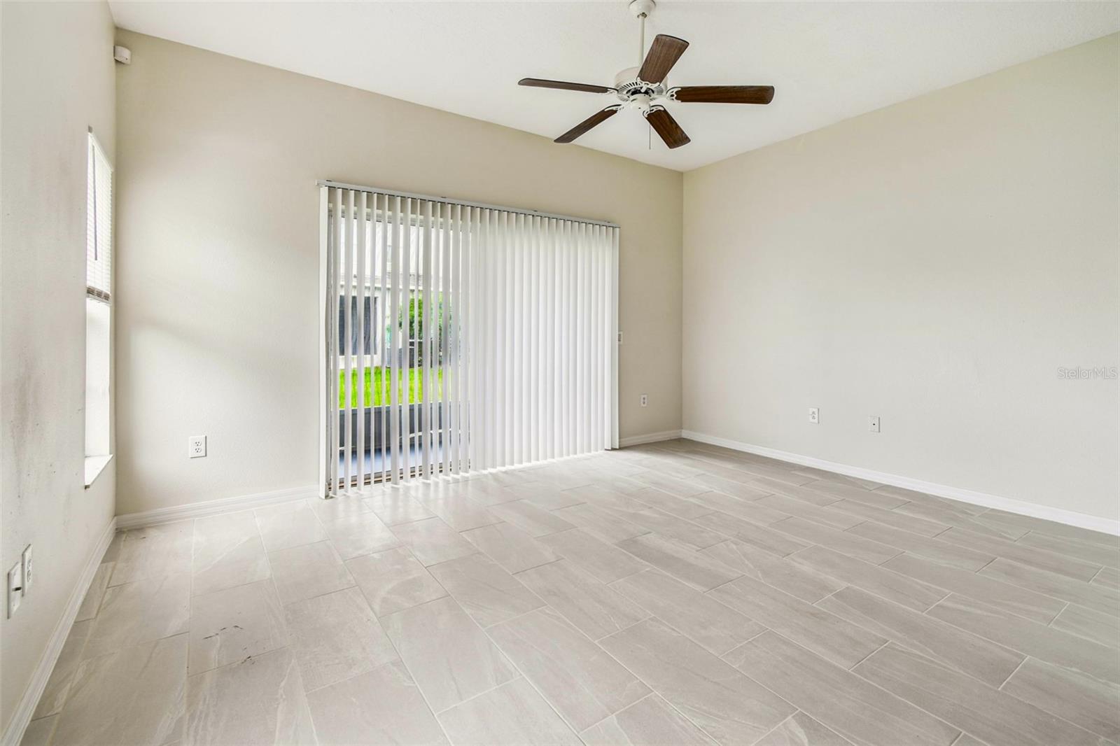 KINGS LAKE TWNHMS - Residential