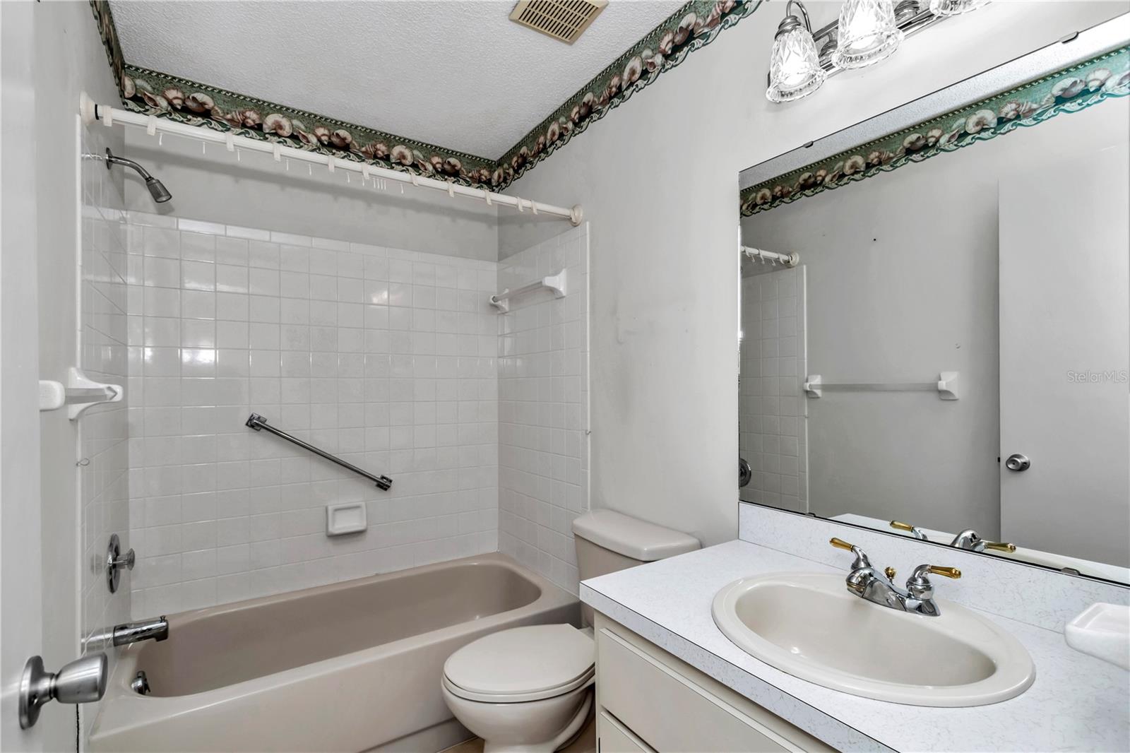 CIRCLE SQUARE WOODS - Residential