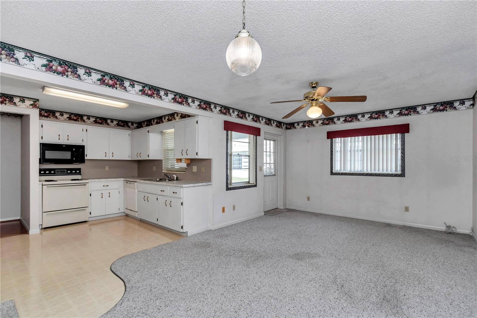 CIRCLE SQUARE WOODS - Residential