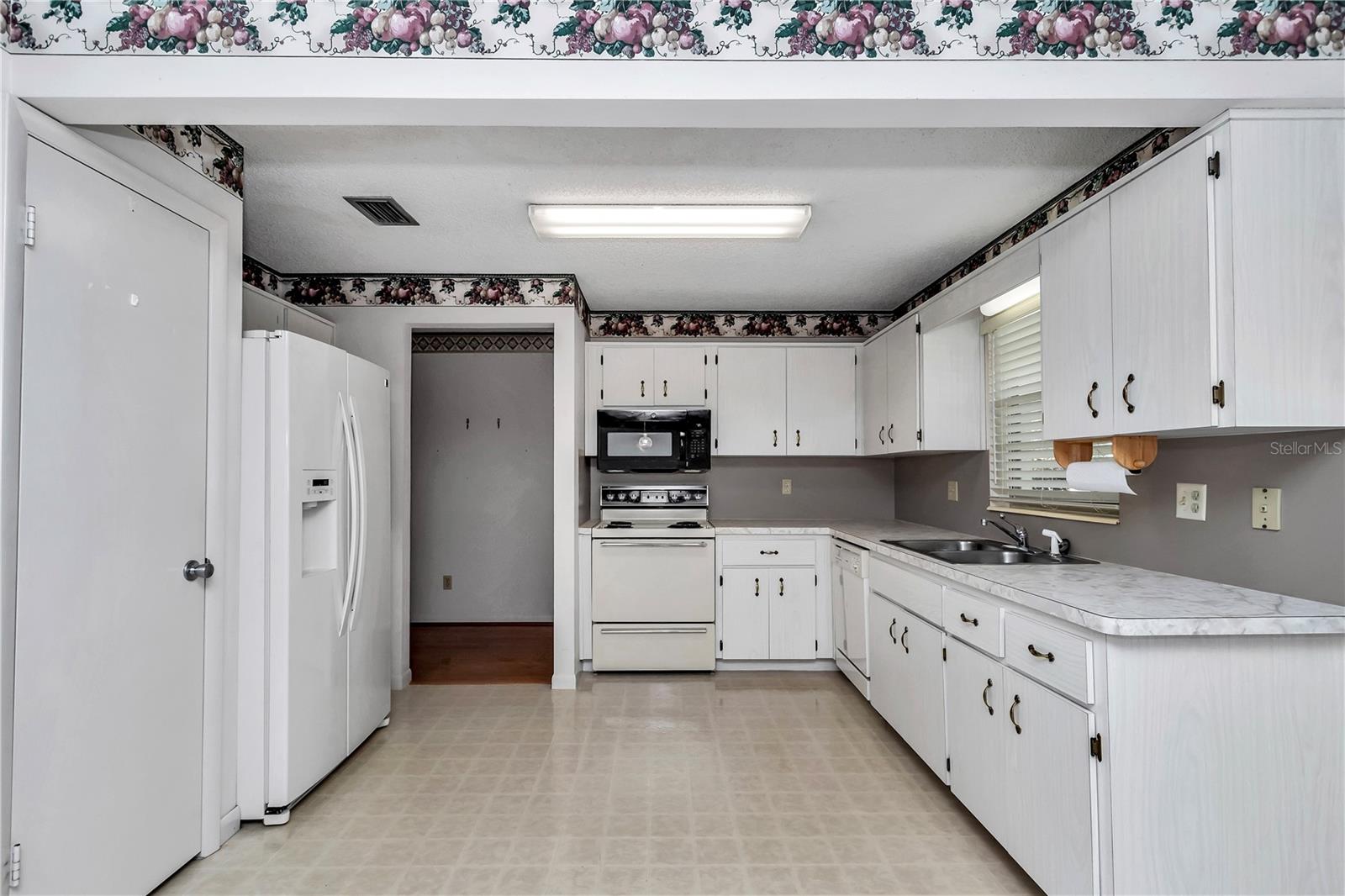 CIRCLE SQUARE WOODS - Residential