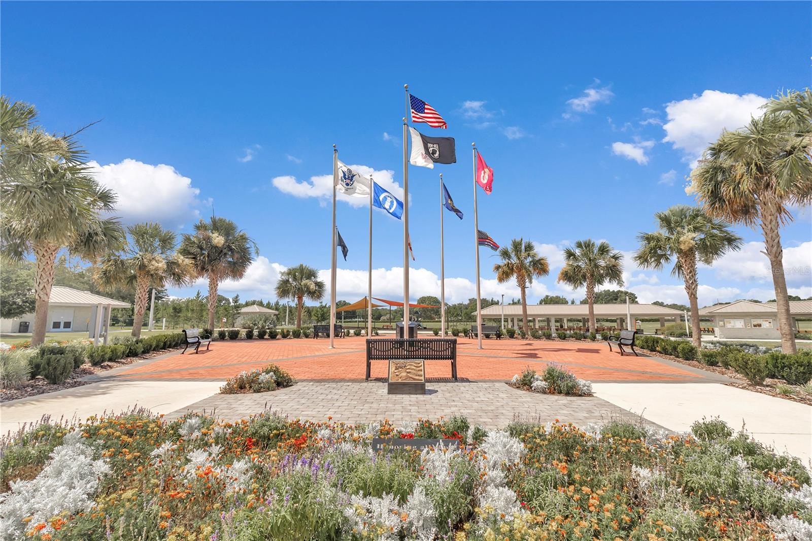 CIRCLE SQUARE WOODS - Residential