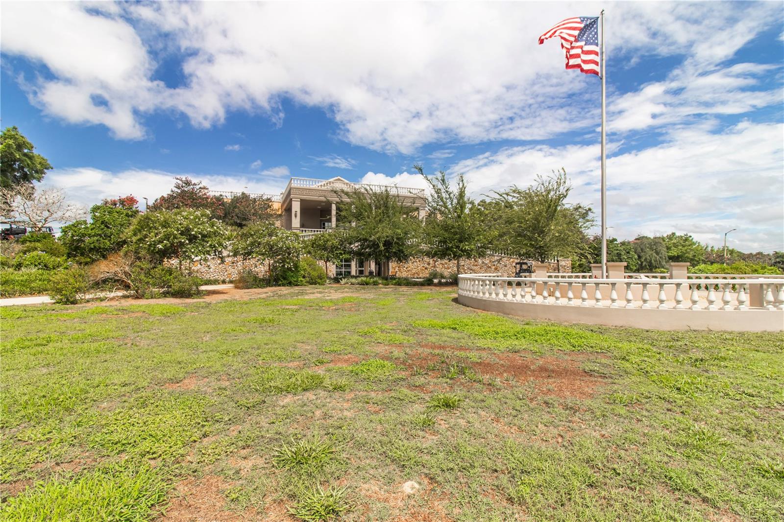 CIRCLE SQUARE WOODS - Residential