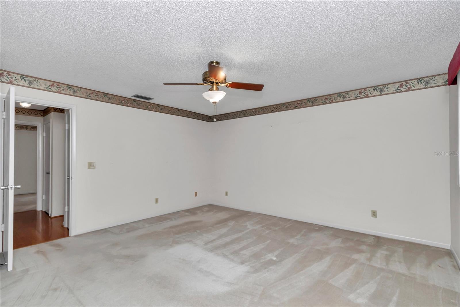 CIRCLE SQUARE WOODS - Residential