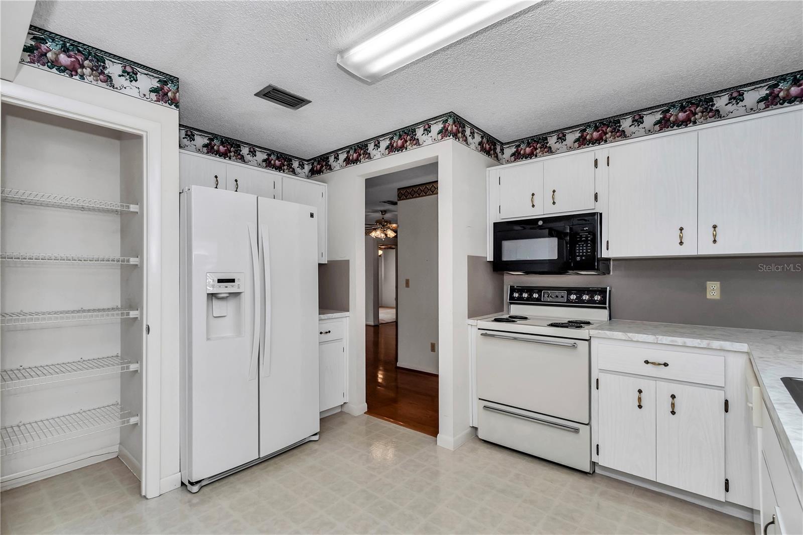 CIRCLE SQUARE WOODS - Residential